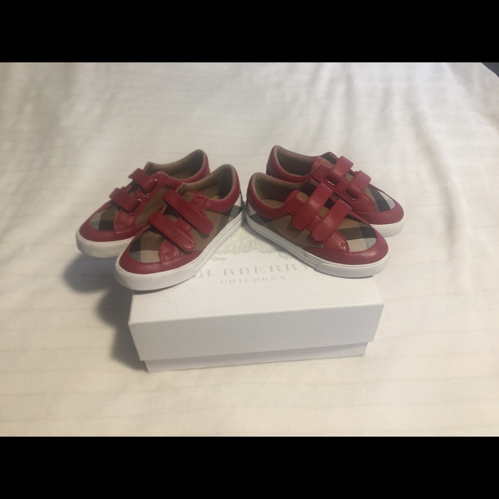 Children Burberry shoes size 28, US size 10.5
